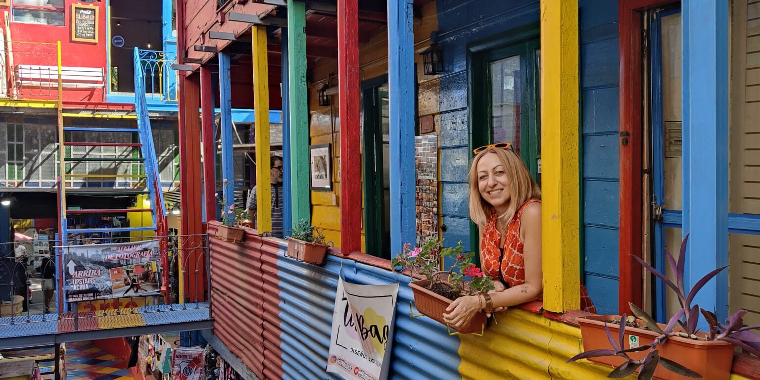 b2b7ca91-18df-4276-badd-efba35b19fb2 colourful houses in La Boca